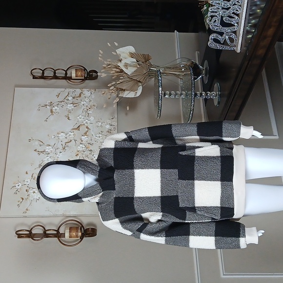 American Eagle Women's Plaid Fleece Sherpa Oversize Hoodie Sweater. Size M - Picture 6 of 17